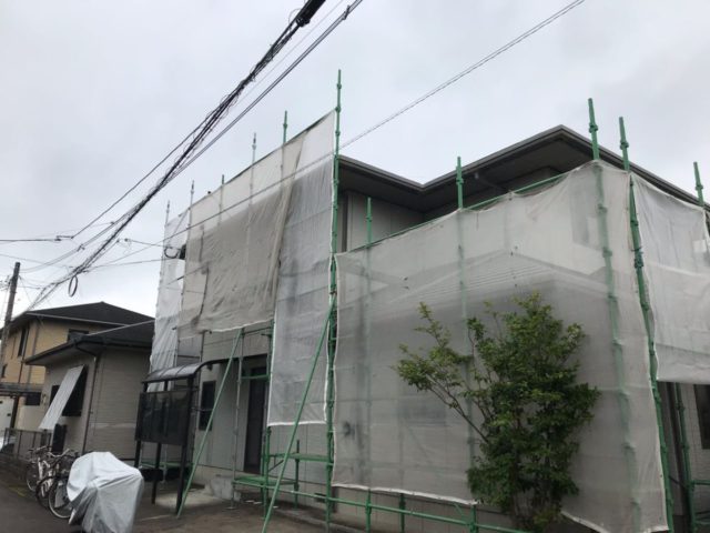 【宮崎県宮崎市】大坪東にあるセメント瓦屋根とFRP防水ベランダの住宅で仮設足場・高圧洗浄・シーリング工事を行います水養生_1_確定