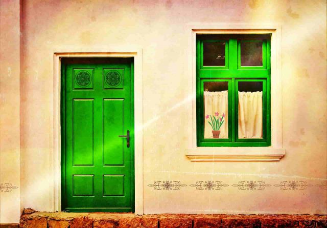 緑の玄関ドアでおしゃれに変身 工事方法 費用 おすすめコーディネートを紹介 エスケーハウス株式会社