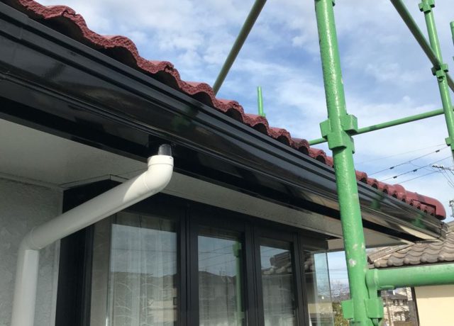 【宮崎県宮崎市】清武町にある住宅で瓦屋根とサイディング外壁を塗装した工事雨樋