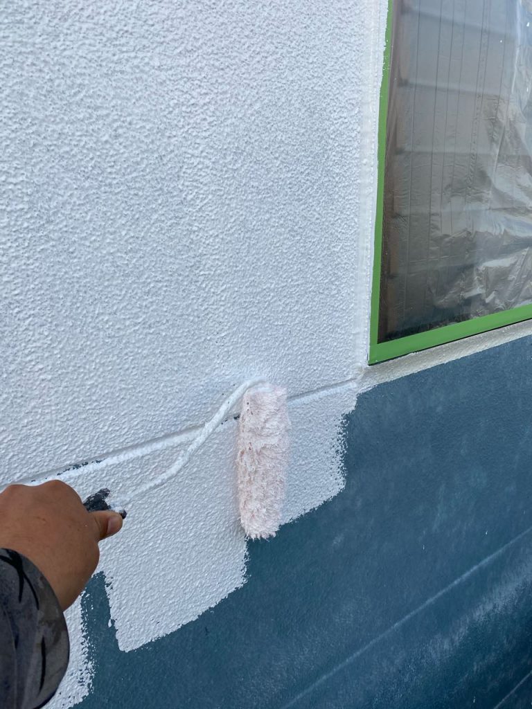 宮崎市の外壁塗装工事下塗りの様子
