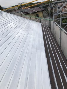 宮崎市ガルバリウム鋼板塗装の様子