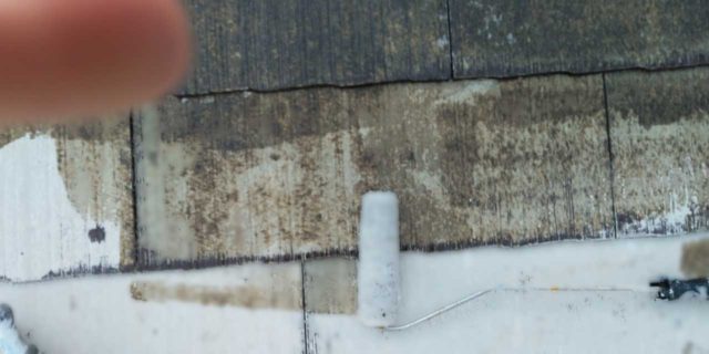 【宮崎県宮崎市】佐土原町にある赤いコロニアル屋根の住宅で外壁・屋根・付帯部塗装をした工事屋根下