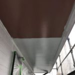 【宮崎県宮崎市】平和が丘東町にある45坪の住宅の外壁をラジカル塗装するために足場を設置しています軒天上塗り_1_確定