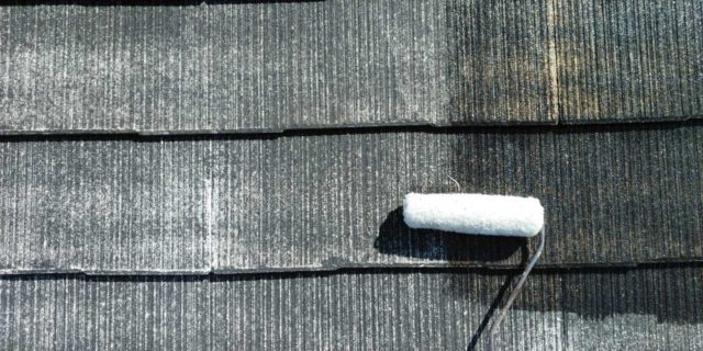 【宮崎県宮崎市】本郷北方にある34坪の住宅で窯業系サイディングを塗装するために足場を設置します屋根下塗り_1_確定