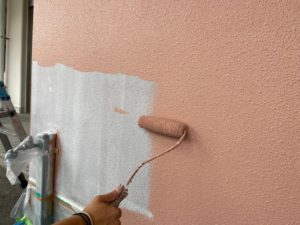 外壁塗装工事の中塗り