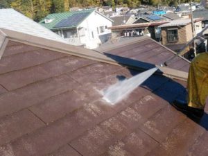 塗装工事前の屋根の高圧洗浄