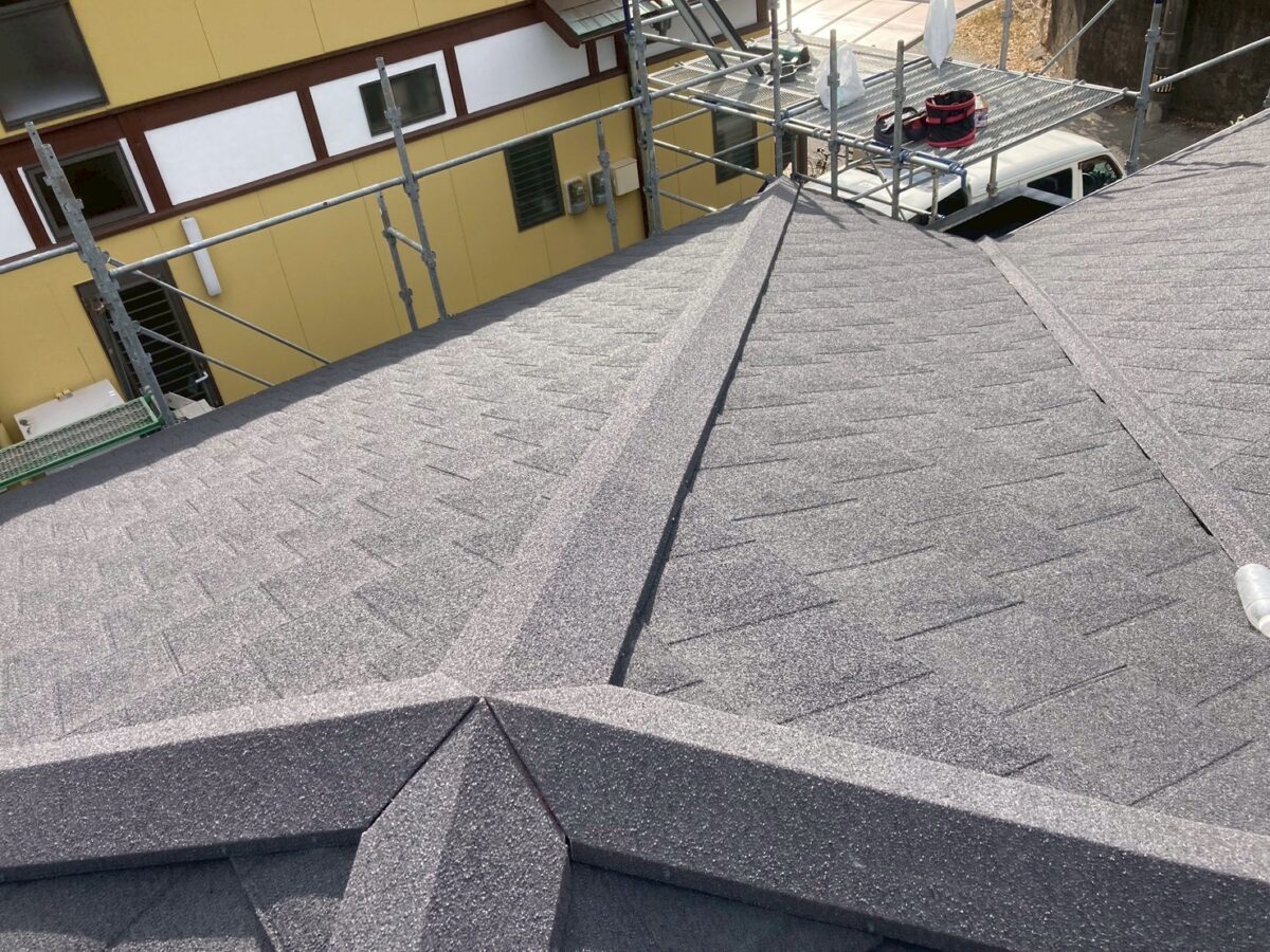 板金屋根材一閃の表面