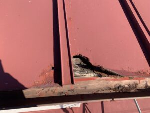 板金屋根の穴あき劣化